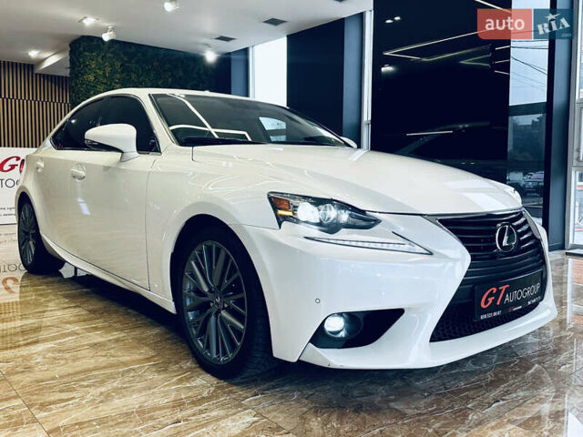 Белый Лексус ИС, объемом двигателя 2.5 л и пробегом 98 тыс. км за 16900 $, фото 3 на Automoto.ua