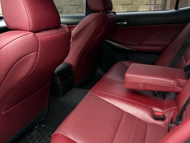 Белый Лексус ИС, объемом двигателя 2 л и пробегом 124 тыс. км за 17130 $, фото 6 на Automoto.ua