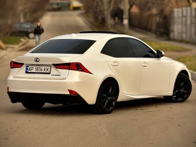 Белый Лексус ИС, объемом двигателя 2 л и пробегом 130 тыс. км за 15900 $, фото 5 на Automoto.ua
