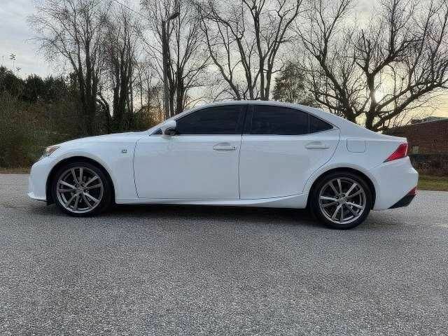 Белый Лексус ИС, объемом двигателя 2.5 л и пробегом 99 тыс. км за 8600 $, фото 4 на Automoto.ua