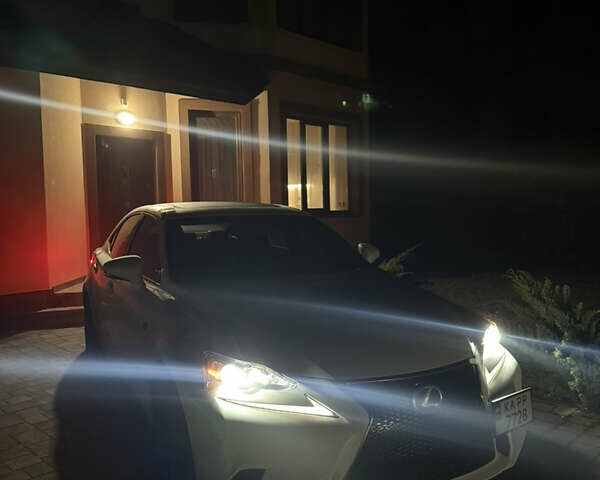 Білий Лексус ІС, об'ємом двигуна 2 л та пробігом 124 тис. км за 17760 $, фото 14 на Automoto.ua