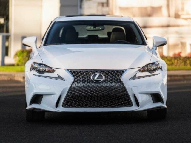 Білий Лексус ІС, об'ємом двигуна 3.5 л та пробігом 77 тис. км за 3500 $, фото 1 на Automoto.ua