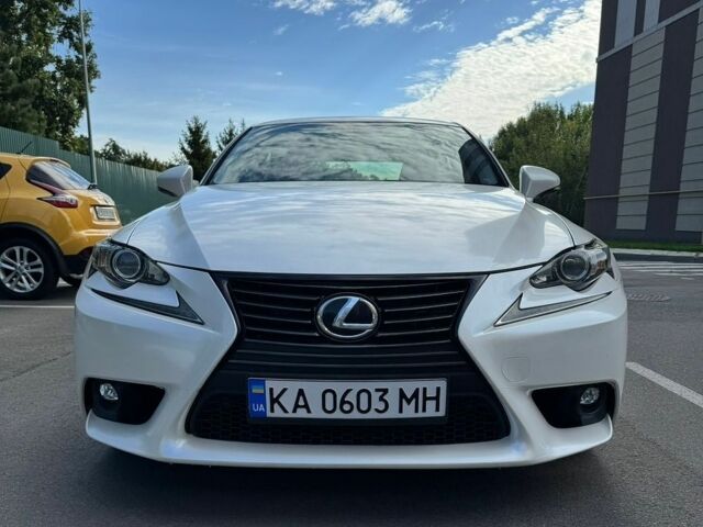 Білий Лексус ІС, об'ємом двигуна 2.5 л та пробігом 106 тис. км за 17700 $, фото 1 на Automoto.ua