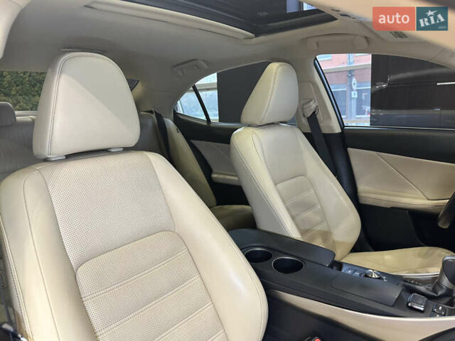 Белый Лексус ИС, объемом двигателя 2.5 л и пробегом 98 тыс. км за 16900 $, фото 54 на Automoto.ua