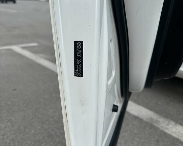 Белый Лексус ИС, объемом двигателя 2.5 л и пробегом 160 тыс. км за 16900 $, фото 17 на Automoto.ua