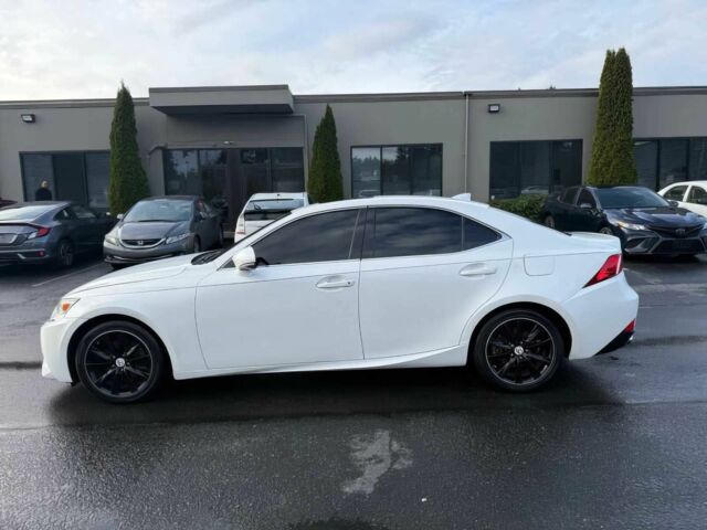 Белый Лексус ИС, объемом двигателя 2.5 л и пробегом 72 тыс. км за 4600 $, фото 3 на Automoto.ua