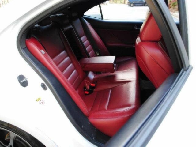 Белый Лексус ИС, объемом двигателя 3.5 л и пробегом 74 тыс. км за 3500 $, фото 13 на Automoto.ua