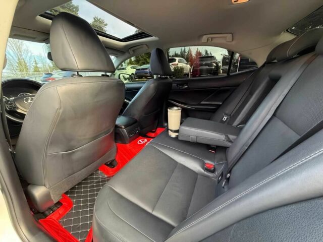 Белый Лексус ИС, объемом двигателя 2.5 л и пробегом 72 тыс. км за 4600 $, фото 11 на Automoto.ua