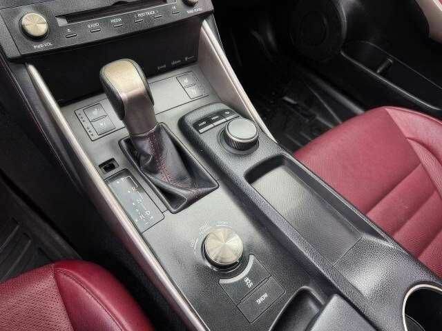 Белый Лексус ИС, объемом двигателя 2.5 л и пробегом 99 тыс. км за 8600 $, фото 11 на Automoto.ua