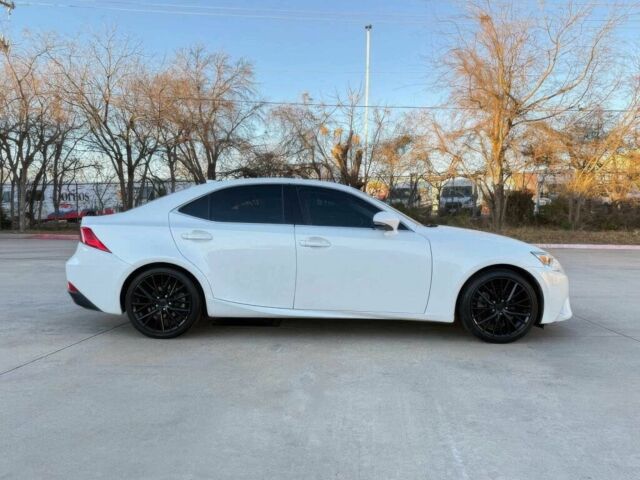 Белый Лексус ИС, объемом двигателя 2.5 л и пробегом 76 тыс. км за 6300 $, фото 2 на Automoto.ua