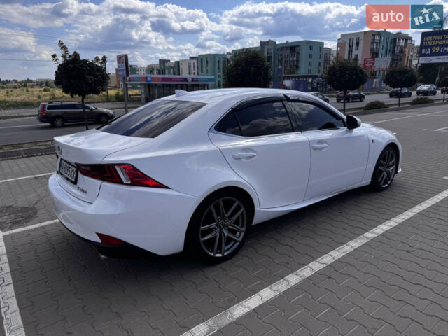 Белый Лексус ИС, объемом двигателя 2 л и пробегом 180 тыс. км за 18000 $, фото 9 на Automoto.ua