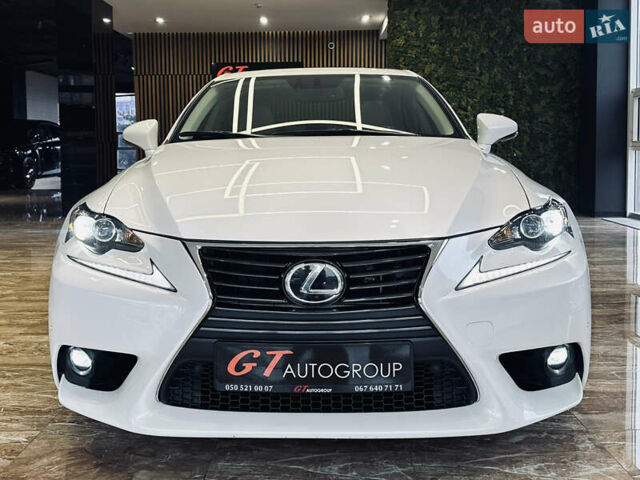 Белый Лексус ИС, объемом двигателя 2.5 л и пробегом 98 тыс. км за 16900 $, фото 1 на Automoto.ua