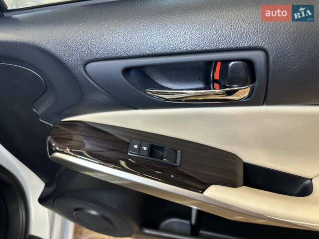 Белый Лексус ИС, объемом двигателя 2.5 л и пробегом 98 тыс. км за 16900 $, фото 51 на Automoto.ua