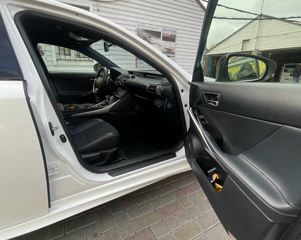 Белый Лексус ИС, объемом двигателя 2.49 л и пробегом 192 тыс. км за 18500 $, фото 12 на Automoto.ua