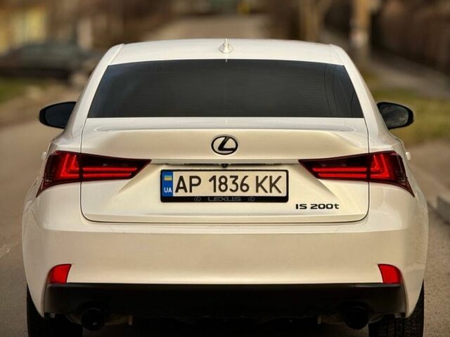 Белый Лексус ИС, объемом двигателя 2 л и пробегом 130 тыс. км за 15900 $, фото 4 на Automoto.ua