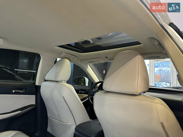 Белый Лексус ИС, объемом двигателя 2.5 л и пробегом 98 тыс. км за 16900 $, фото 49 на Automoto.ua