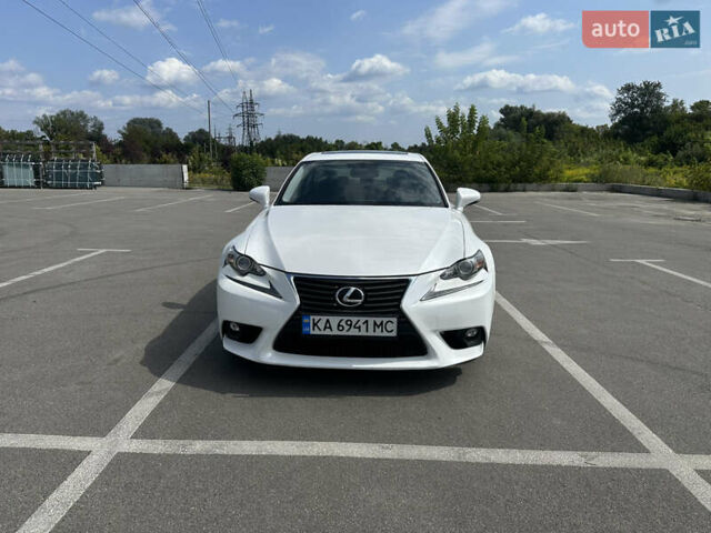 Белый Лексус ИС, объемом двигателя 2.5 л и пробегом 159 тыс. км за 17100 $, фото 2 на Automoto.ua