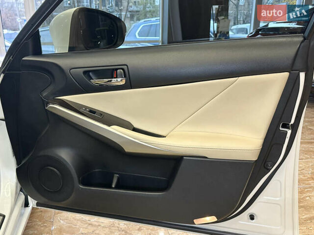 Белый Лексус ИС, объемом двигателя 2.5 л и пробегом 98 тыс. км за 16900 $, фото 50 на Automoto.ua