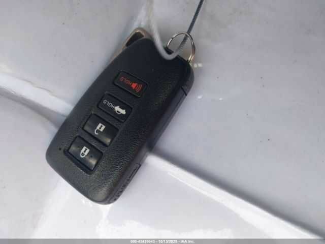 Білий Лексус ІС, об'ємом двигуна 2.5 л та пробігом 79 тис. км за 4300 $, фото 9 на Automoto.ua