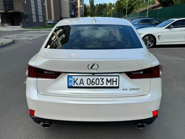 Білий Лексус ІС, об'ємом двигуна 2.5 л та пробігом 106 тис. км за 17700 $, фото 7 на Automoto.ua