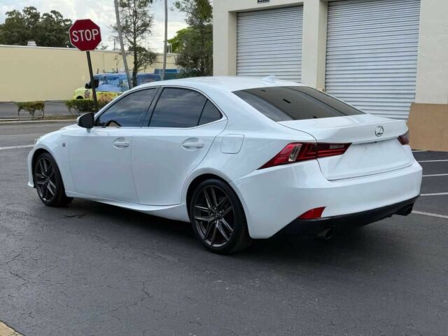 Белый Лексус ИС, объемом двигателя 2.5 л и пробегом 70 тыс. км за 6300 $, фото 4 на Automoto.ua