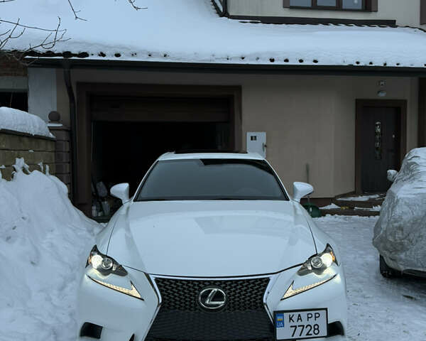 Белый Лексус ИС, объемом двигателя 2 л и пробегом 125 тыс. км за 17400 $, фото 2 на Automoto.ua