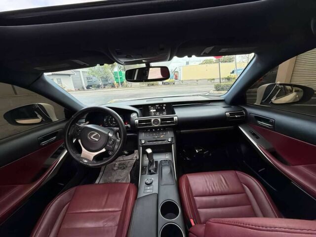 Белый Лексус ИС, объемом двигателя 2.5 л и пробегом 70 тыс. км за 6300 $, фото 9 на Automoto.ua