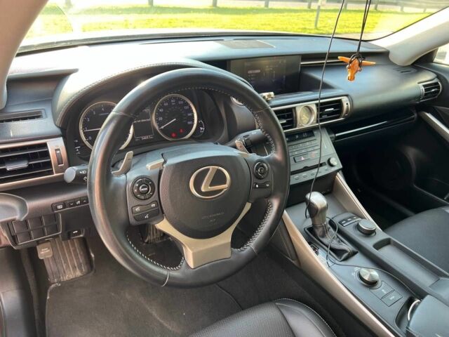 Белый Лексус ИС, объемом двигателя 2.5 л и пробегом 157 тыс. км за 14400 $, фото 11 на Automoto.ua