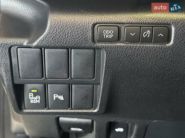 Белый Лексус ИС, объемом двигателя 2.5 л и пробегом 98 тыс. км за 16900 $, фото 27 на Automoto.ua