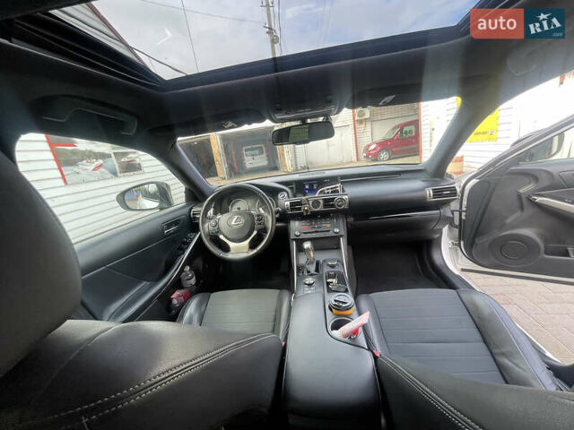 Белый Лексус ИС, объемом двигателя 2.49 л и пробегом 192 тыс. км за 18500 $, фото 11 на Automoto.ua