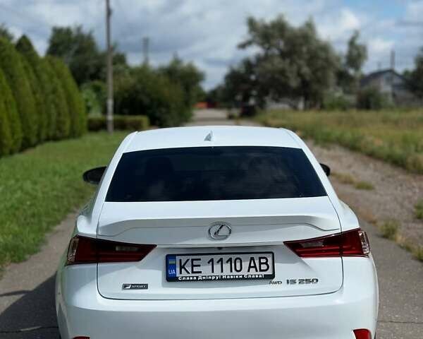 Белый Лексус ИС, объемом двигателя 2.5 л и пробегом 173 тыс. км за 17300 $, фото 4 на Automoto.ua