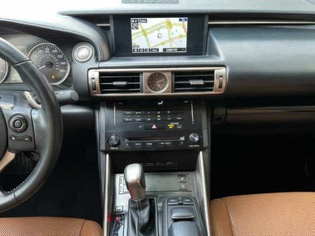 Білий Лексус ІС, об'ємом двигуна 3.5 л та пробігом 71 тис. км за 3500 $, фото 8 на Automoto.ua