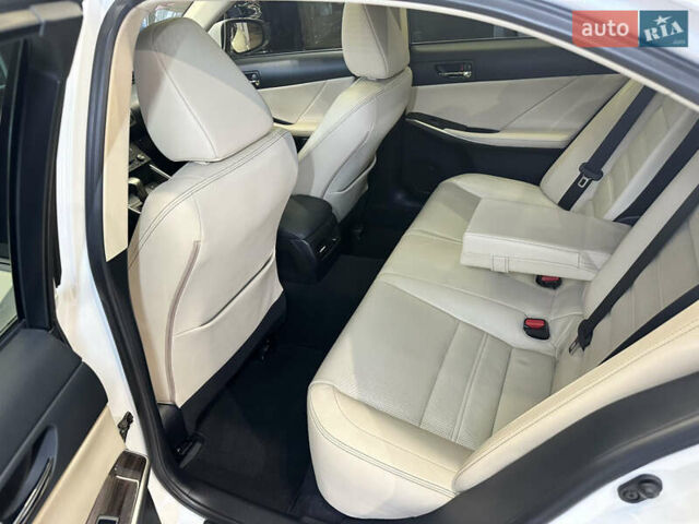 Белый Лексус ИС, объемом двигателя 2.5 л и пробегом 98 тыс. км за 16900 $, фото 41 на Automoto.ua