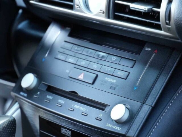 Білий Лексус ІС, об'ємом двигуна 3.5 л та пробігом 77 тис. км за 3500 $, фото 12 на Automoto.ua