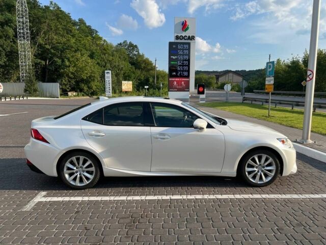 Белый Лексус ИС, объемом двигателя 2.5 л и пробегом 157 тыс. км за 14400 $, фото 6 на Automoto.ua