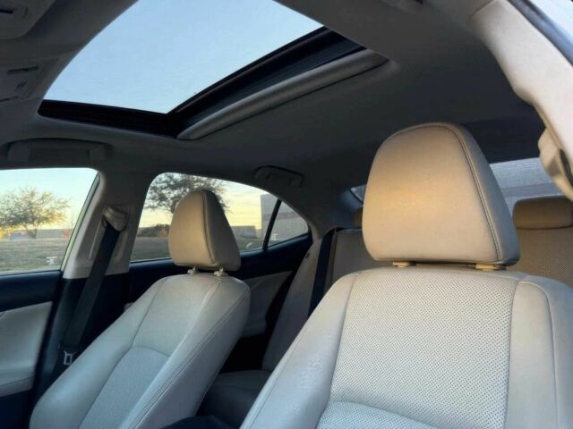 Белый Лексус ИС, объемом двигателя 2.5 л и пробегом 76 тыс. км за 6300 $, фото 8 на Automoto.ua