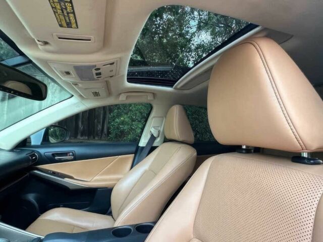 Білий Лексус ІС, об'ємом двигуна 3.5 л та пробігом 71 тис. км за 3500 $, фото 7 на Automoto.ua