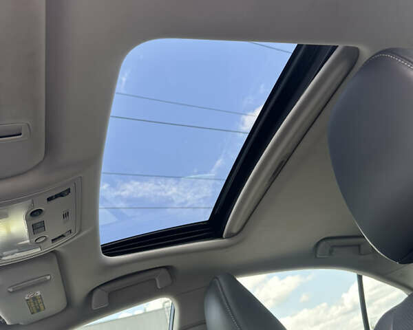 Белый Лексус ИС, объемом двигателя 2.5 л и пробегом 160 тыс. км за 16900 $, фото 5 на Automoto.ua