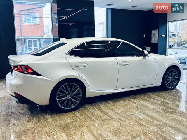Белый Лексус ИС, объемом двигателя 2.5 л и пробегом 98 тыс. км за 16900 $, фото 7 на Automoto.ua