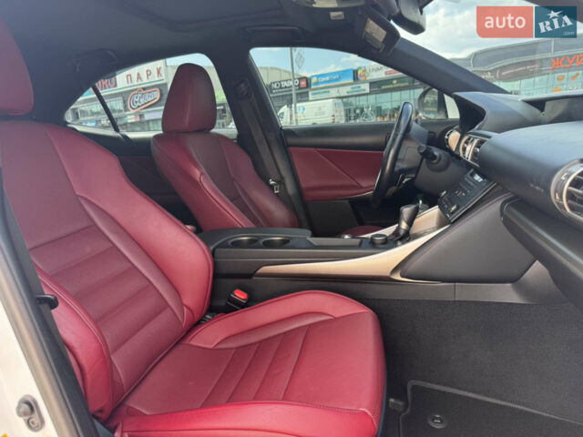 Белый Лексус ИС, объемом двигателя 2 л и пробегом 180 тыс. км за 18000 $, фото 24 на Automoto.ua