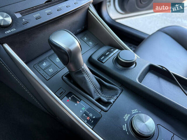 Білий Лексус ІС, об'ємом двигуна 3.46 л та пробігом 149 тис. км за 23000 $, фото 19 на Automoto.ua