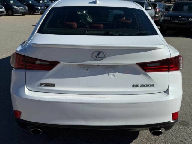 Білий Лексус ІС, об'ємом двигуна 2 л та пробігом 77 тис. км за 6000 $, фото 5 на Automoto.ua