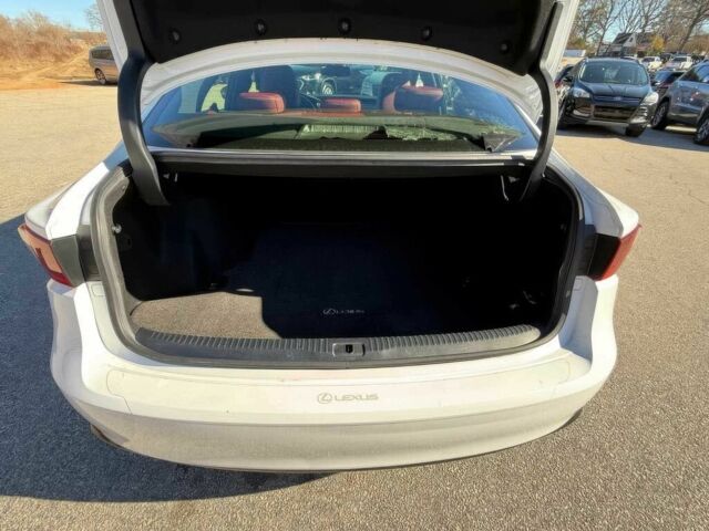 Білий Лексус ІС, об'ємом двигуна 2 л та пробігом 77 тис. км за 6000 $, фото 16 на Automoto.ua