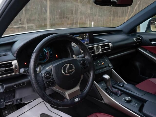 Белый Лексус ИС, объемом двигателя 3.5 л и пробегом 74 тыс. км за 11100 $, фото 5 на Automoto.ua