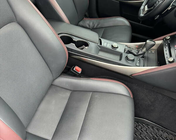 Білий Лексус ІС, об'ємом двигуна 2 л та пробігом 115 тис. км за 17700 $, фото 16 на Automoto.ua