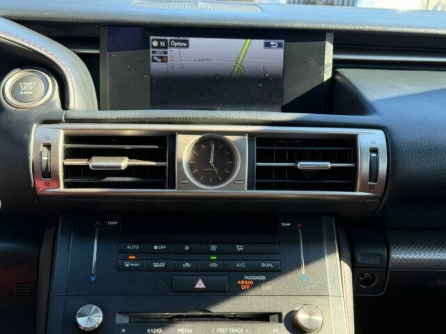 Білий Лексус ІС, об'ємом двигуна 2 л та пробігом 77 тис. км за 6000 $, фото 12 на Automoto.ua