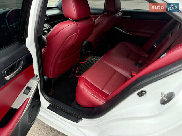 Белый Лексус ИС, объемом двигателя 2 л и пробегом 95 тыс. км за 22000 $, фото 7 на Automoto.ua