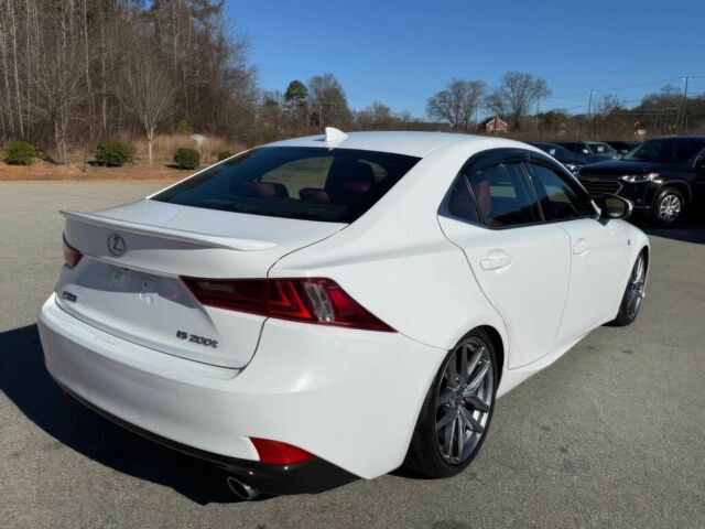 Білий Лексус ІС, об'ємом двигуна 2 л та пробігом 77 тис. км за 6000 $, фото 4 на Automoto.ua