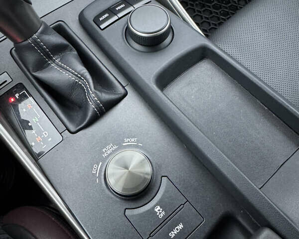 Белый Лексус ИС, объемом двигателя 2 л и пробегом 115 тыс. км за 17700 $, фото 24 на Automoto.ua