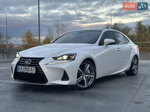 Белый Лексус ИС, объемом двигателя 2 л и пробегом 150 тыс. км за 17999 $, фото 4 на Automoto.ua